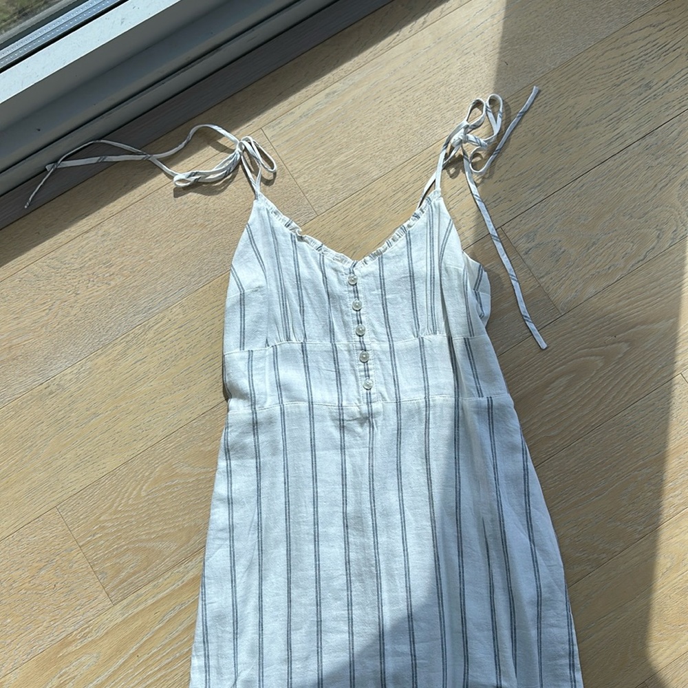 Only worn once! Abercrombie and Fitch white and blue linen midi dress in size S